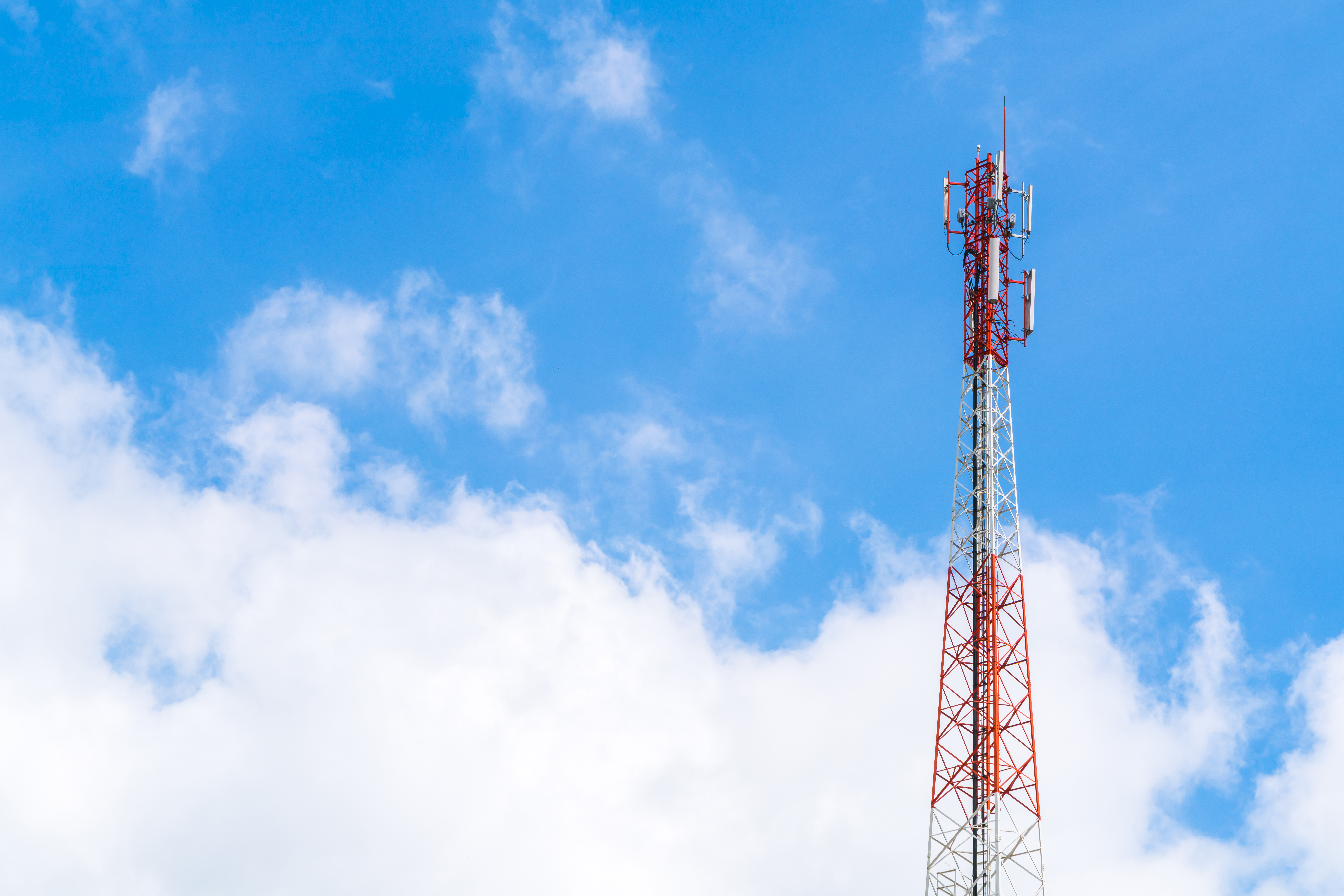 Ampliando a Comunicação: O Papel Crucial de Antenas e Repetidoras em Radiocomunicadores